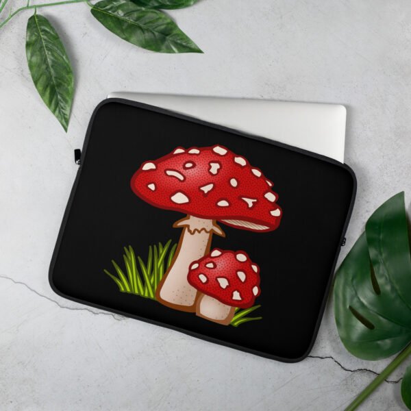 laptop-sleeve-15 amanita Funda para laptop de 15", de neopreno, diseño resistente, con diseño de hongo amanita, ideal para proteger tu dispositivo de manera sostenible.