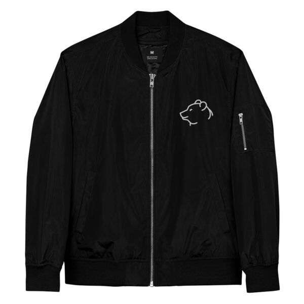 chaqueta bomber bordado oso chaqueta cazadora bomber premium reciclada negra, vista de frente, cremallera en manga y al frente, bordado de oso