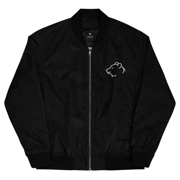 chaqueta bomber reciclada negra Chamarra bomber premium reciclada, color negra, bordado de oso en color blanco