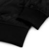 chaqueta cazadora bomber premium reciclada negra, vista de frente, cremallera en manga y al frente, bordado de venado, detalle de la manga