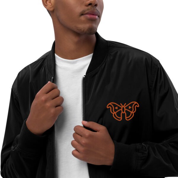 chaqueta bomber negra Chamarra cazadora bomber reciclada premium color negro, bordado mariposa